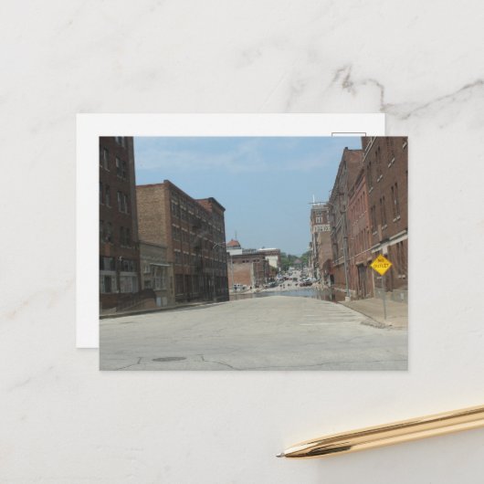 Brick Buildings and NO OUTLET in Burlington, Iowa ポストカード (正面/裏面インサイチュ)