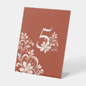 Brick Red Shabby Chic Wedding Table Sign 台座サイン (正面)