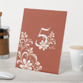 Brick Red Shabby Chic Wedding Table Sign 台座サイン (インサイチュ)