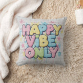 Brick with Colorful Text Saying “ Happy Vibe Only” クッション (ブランケット)