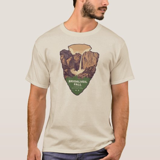 Bridalveil Fall Yosemite National Park Arrowhead Tシャツ (正面)