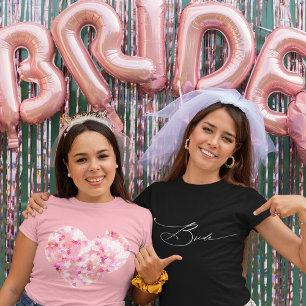 BrideモダンScriptエレガントタイポグラフィ結婚の Tシャツ