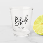「Bride」スタイリッシュのスクリプパーソナライズされたト ショットグラス<br><div class="desc">おもしろいパーソナライズされたデザインを新婦に提供する。</div>