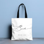 Bride モダン Scriptの結婚名前をカスタムする トートバッグ<br><div class="desc">Bride モダン Scriptエレガントタイポグラフィの名前をカスタムする結婚トートバッグはシンプル黒い書道のタイポグラフィでエレガント文字の「Bride」を備えている。おパーソナライズされた前の名前をカスタムすると結婚デートで花嫁に最適なブライダルシャワーや結婚式の日。Evco Studioによる設計www.zazzle.com/store/evcostudio</div>