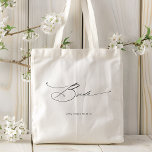 Bride モダン Scriptの結婚名前をカスタムする トートバッグ<br><div class="desc">Bride モダン Scriptエレガントタイポグラフィの名前をカスタムする結婚トートバッグはシンプル黒い書道のタイポグラフィでエレガント文字の「Bride」を備えている。おパーソナライズされた前の名前をカスタムすると結婚デートで花嫁に最適なブライダルシャワーや結婚式の日。Evco Studioによる設計www.zazzle.com/store/evcostudio</div>