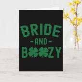 Bride And Boozy Irish St Patrick's Day Funny Shamr カード (黄色い花)