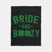 Bride And Boozy Irish St Patrick's Day Funny Shamr フリースブランケット (正面)