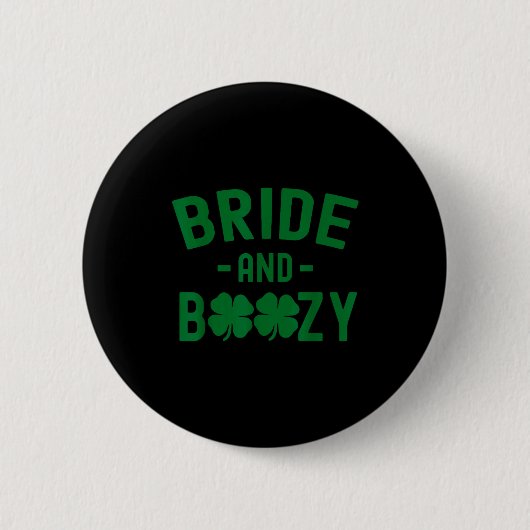 Bride And Boozy Irish St Patrick's Day Funny Shamr 缶バッジ (正面)