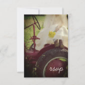Bride on TractorカントリーファームウェディングRSVPカード 出欠カード (正面)