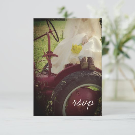 Bride on TractorカントリーファームウェディングRSVPカード 出欠カード (スタンド正面)