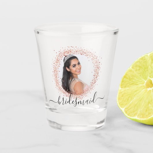 Bridesmaidバラ金ゴールドフォトグリッター名スクリプト ショットグラス (正面)