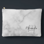 Bridesmaidパーソナライズされた Monogramの名前 アクセサリーポーチ<br><div class="desc">花嫁の贈り物で個人的結婚なtouchをパーソナライズされた追加する。このデザインパーソナライズされたは、白大理石の背景にグレーのモダンsans serifフォントでタイトルを持つ背景として、グレーのスクリプトフォントスタイルでbridesmaidの名前をグレーのスクリプモダントスタイルスタイルでモノグラムを使用しモダンた。また、メイド・オブ・オーナー（花嫁付き添い人）、花の女の子、花嫁の母のためにも最適。</div>