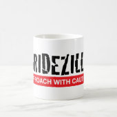 Bridezilla -アプローチは慎重に襲います コーヒーマグカップ (中央)