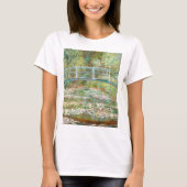 Bridge over a Pond of Water Lilies by Claude Monet Tシャツ (正面)