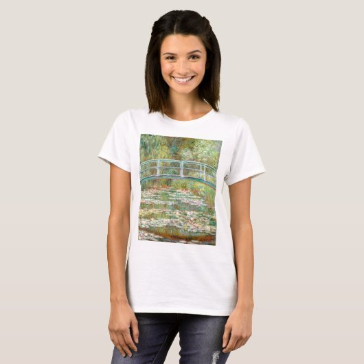 Bridge over a Pond of Water Lilies by Claude Monet Tシャツ (正面フル)