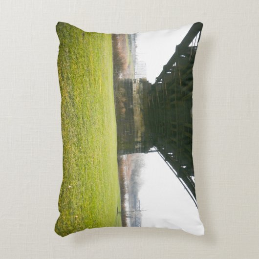 Bridge Over Scioto River アクセントクッション (正面(垂直))