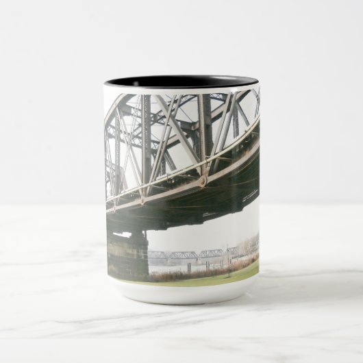 Bridger Over Scioto River マグカップ (中央)