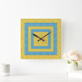 Bright Daffodils、ジャンボホワイト水玉模様オンブルー スクエア壁時計 (ホーム)