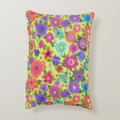 Bright Flowers on Peridot Background Bohoスタイル アクセントクッション (裏面(縦))