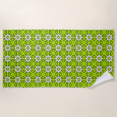 Bright green and white floral patterned ビーチタオル (正面)