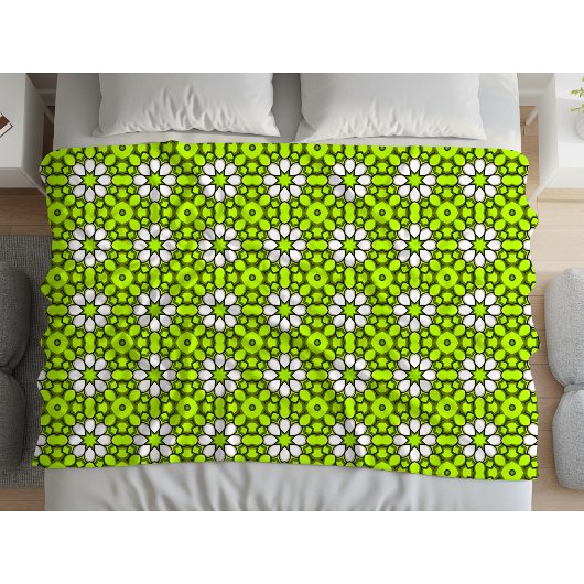 Bright green and white floral patterned フリースブランケット