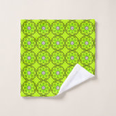 Bright green towel with intricate circular pattern バスタオルセット (ウォッシュタオル)