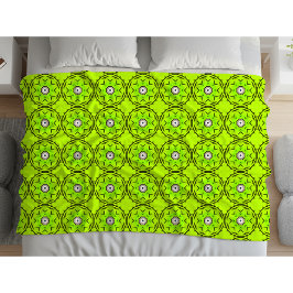 Bright green towel with intricate circular pattern フリースブランケット