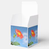 Bright Red Strawberry Blossom Flower フェイバーボックス (オープン)