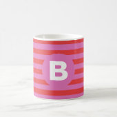 Bright Shades of Pink Striped Monogrammed コーヒーマグカップ (中央)