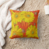 Bright Yellow and White Flowers Pillow クッション (ブランケット)