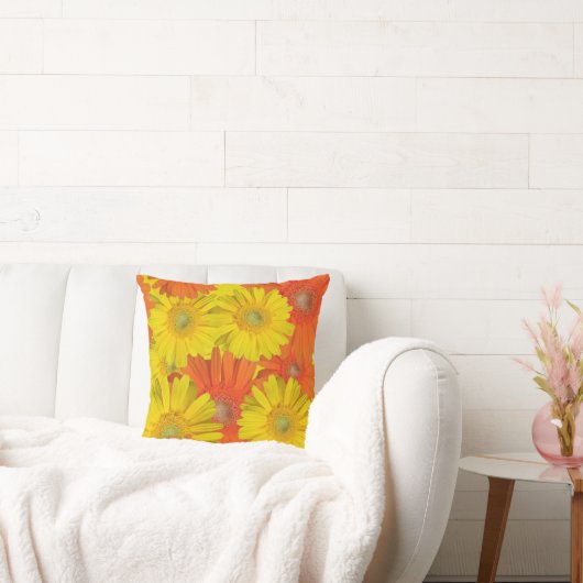 Bright Yellow and White Flowers Pillow クッション (ソファ)
