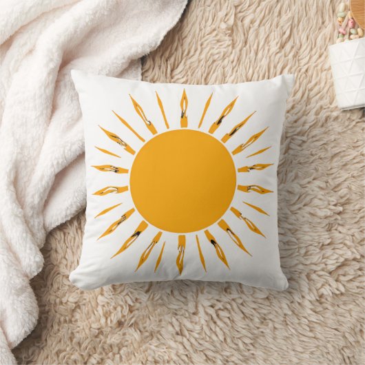 Bright Yellow Sun with Energetic Rays クッション (ブランケット)