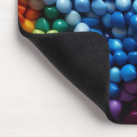 BRIGHTLY COLORED PLASTIC BEADS マウスパッド (コーナー)