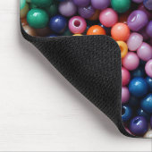 BRIGHTLY COLORED PLASTIC BEADS マウスパッド (コーナー)