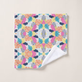 Brightly patterned towels and a washcloth  バスタオルセット (ウォッシュタオル)