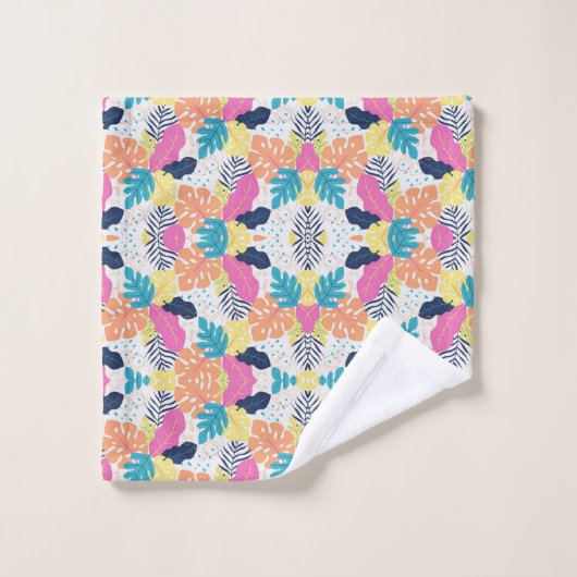 Brightly patterned towels and a washcloth  バスタオルセット (ウォッシュタオル)