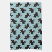 Brindle Frenchieは散歩するのを好みます キッチンタオル (縦)