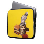 British Cat on a stack of books Laptop Sleeve ラップトップスリーブ (正面左)