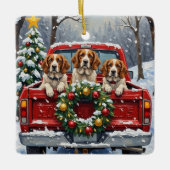Brittany Spaniel Christmas Red Truck Holiday セラミックオーナメント (正面)