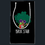 Broc Star Funny Brocolli Rock Star Pun Dark BG スモールペーパーバッグ<br><div class="desc">Broc Star Funny Brocolli Rock Star Pun features a cute brocolli rocking out with his electric guitar and star sunglasses. Perfect pun gift for family and friends who love cute brocolli puns.</div>