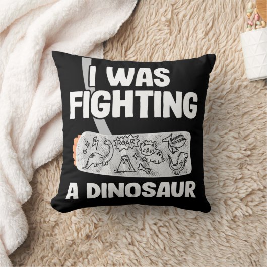 Broken Arm Get Well Soon I Was Fighting A Dinosaur クッション (ブランケット)