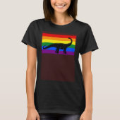 Brontosaurus Dinosaur  Gay Pride Flag Aesthetic Tシャツ (正面)