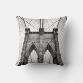 Brooklyn Bridge Architectural Close-Up クッション (裏面)