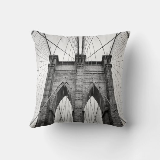 Brooklyn Bridge Architectural Close-Up クッション (裏面)