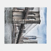 BROOKLYN BRIDGE DURING DAYTIME フリースブランケット (正面(横))