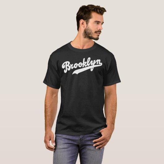 Brooklyn Logo 1 Essential T-Shirt Tシャツ (正面フル)