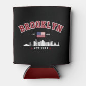 Brooklyn Ney York Est Funny Travel 缶クーラー (正面)