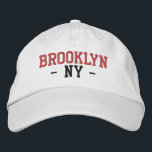 BROOKLYN NY名門私立校風の Red Black on White 刺繍入りキャップ<br><div class="desc">名門私立校風のBROOKLYN NY白い綿帽子に赤と黒の刺繍。刺繍カラーは、「編集デザイン」ツールボタンを選択して他のカラーの選択にカスタマイズ可能。メインアイテムページで色の選択を選択することもできます。</div>
