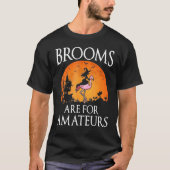 Brooms Are For Amateurs Witch Riding Flamingo Cost Tシャツ (正面)