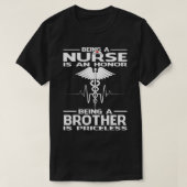 BROTHERはナースであることは名誉であり、価格である Tシャツ (デザイン正面)